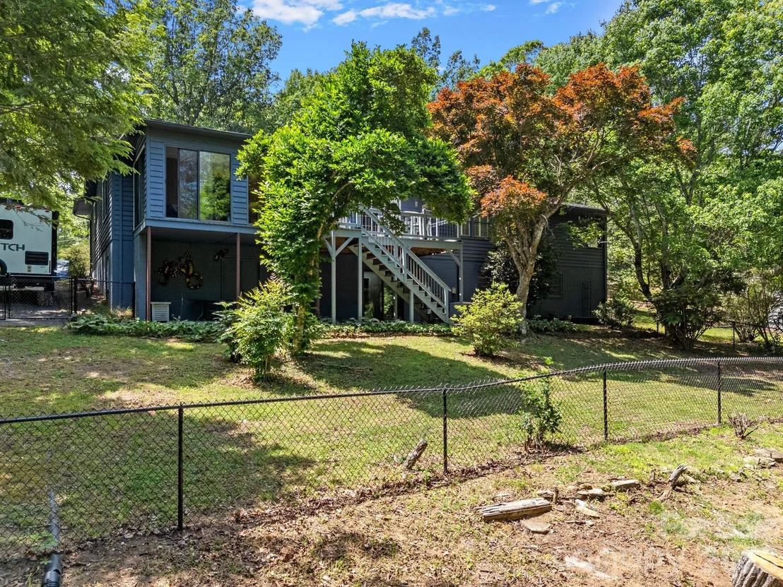 Photo of 707 Dogwood Trail