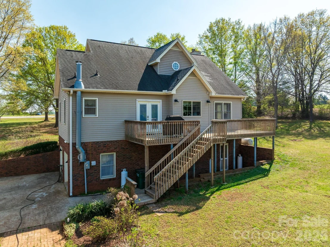 Photo of 1570 Roddy Road