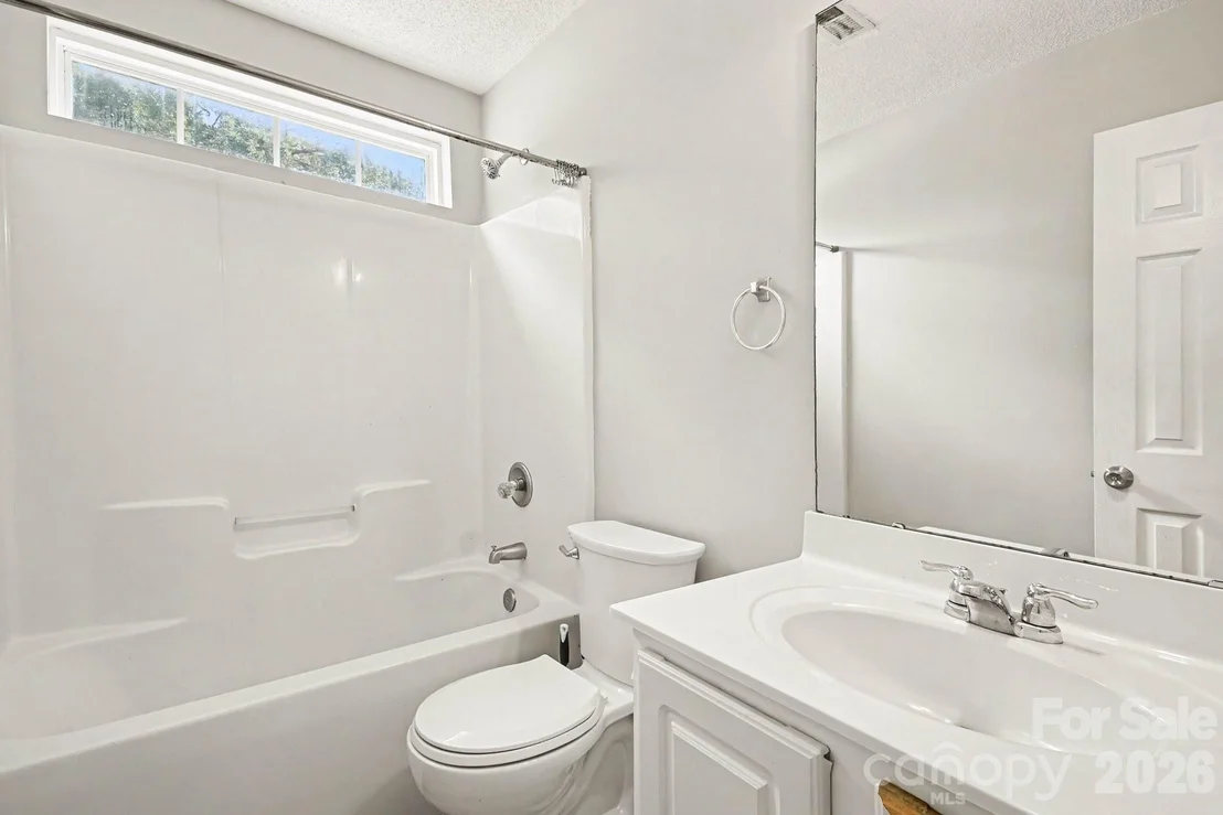 Photo of 1240 Log Cabin Road