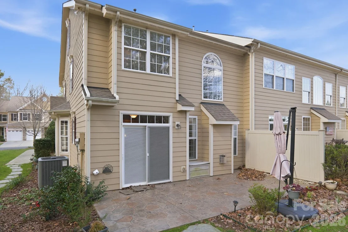 Photo of Unit 252 at 719 Deerbrook Lane