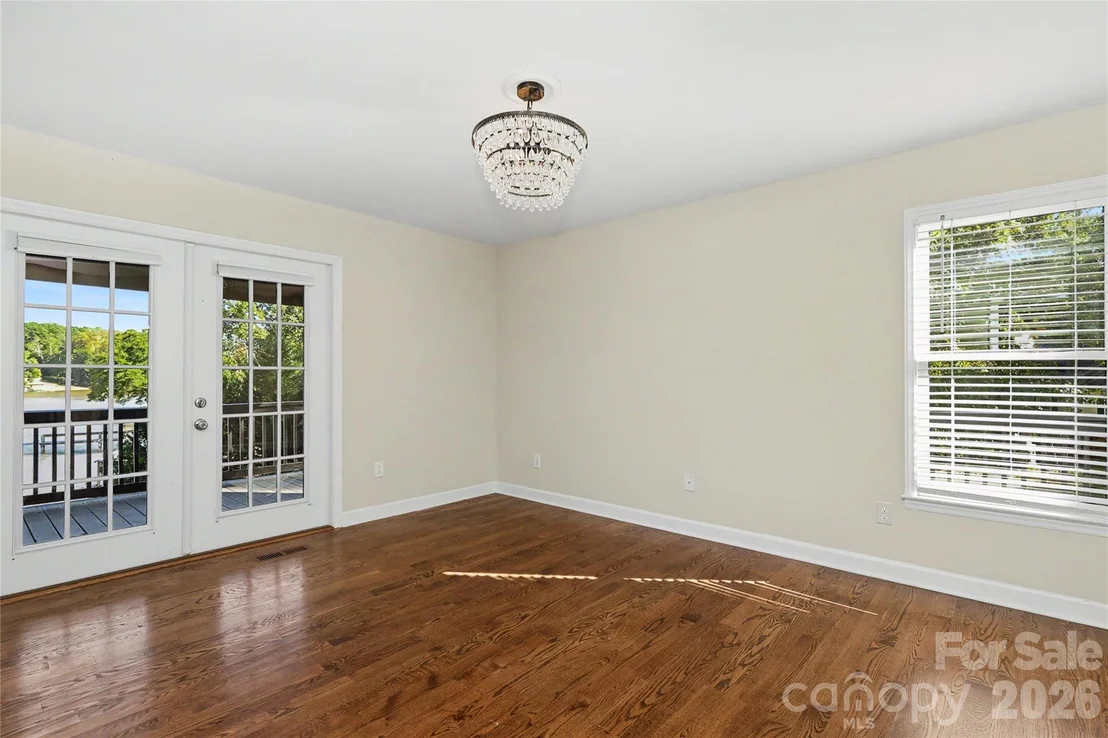 Photo of 3121 Lakeside Circle