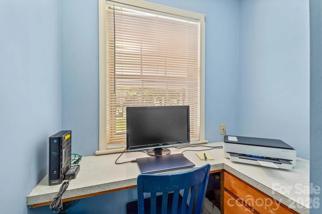 Photo of 5075 Lakeview Drive