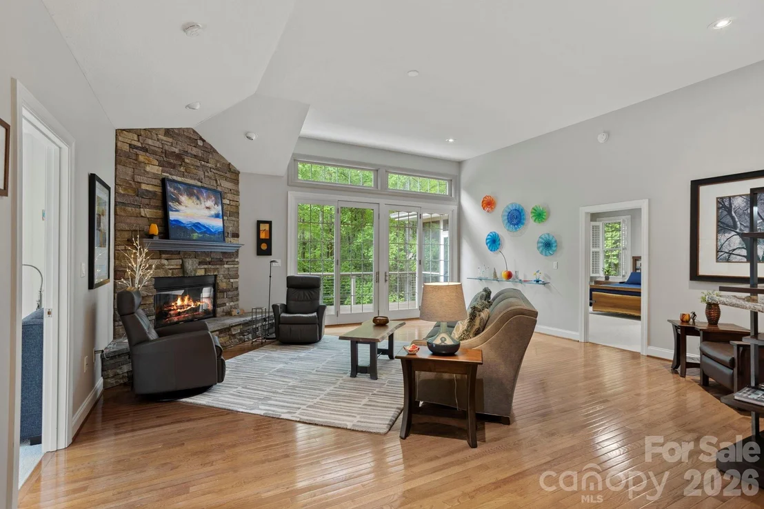 Photo of 547 Pinnacle Peak Lane