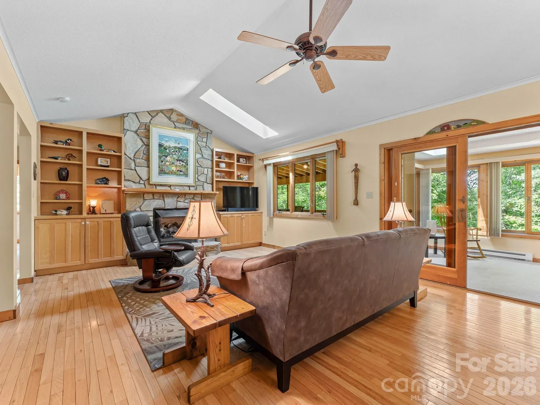 Photo of 620 Thunder Road