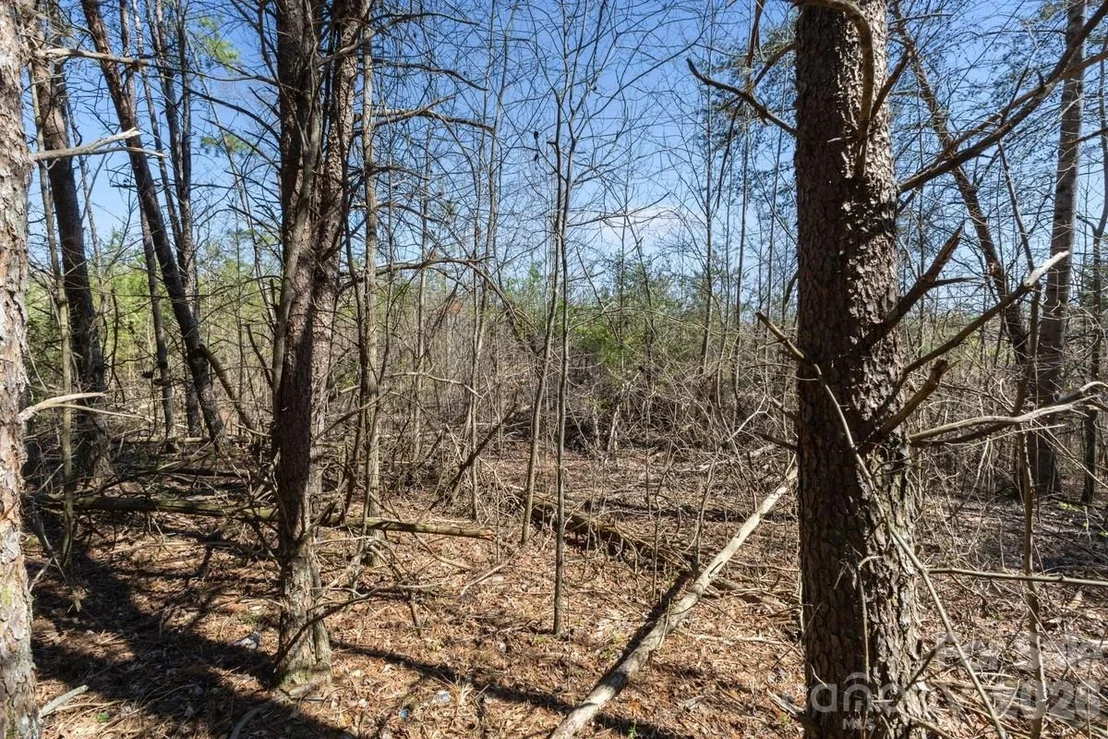 Photo of 879 E Memorial Highway