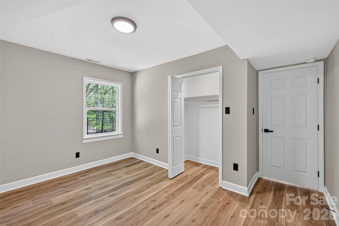 Photo of 300 Dollar Circle