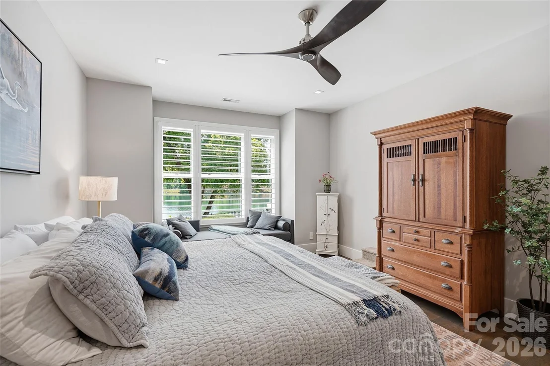 Photo of 984 Mapleton Lane