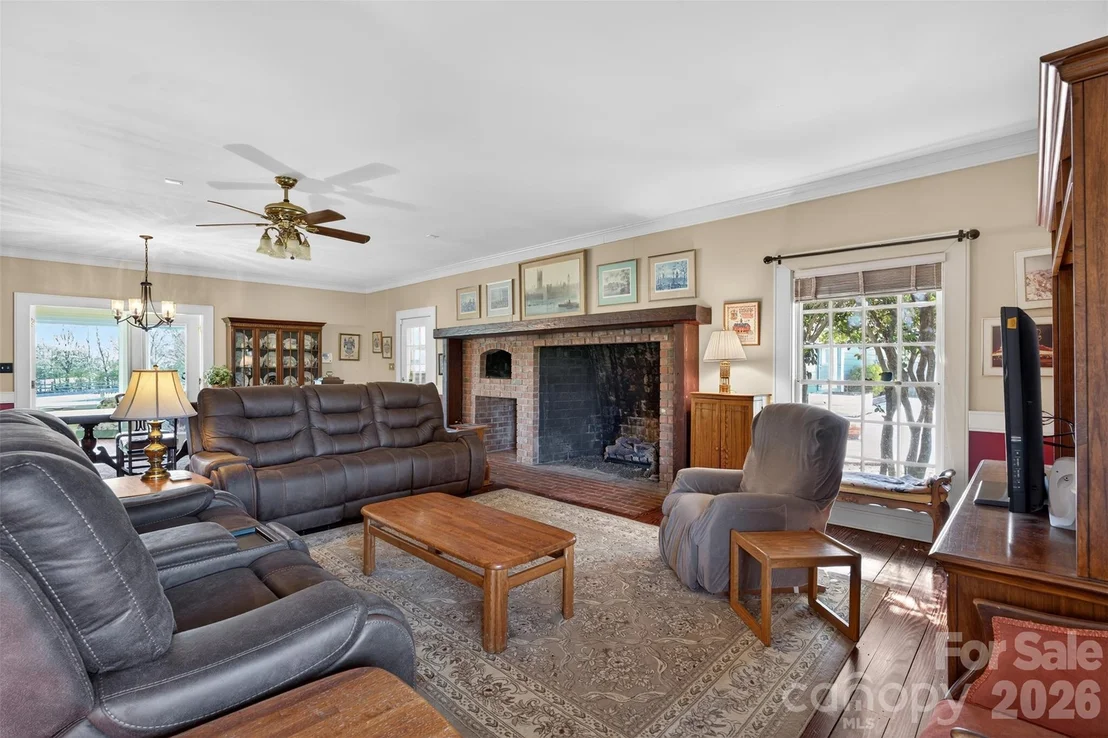 Photo of 341 Ridings Road