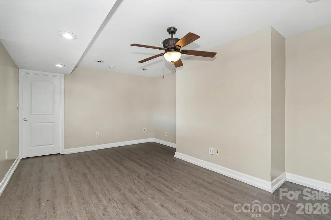 Photo of 3121 Lakeside Circle