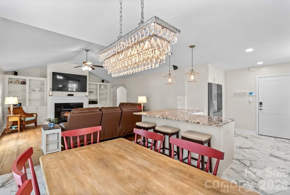Photo of 596 Maple Ridge Circle