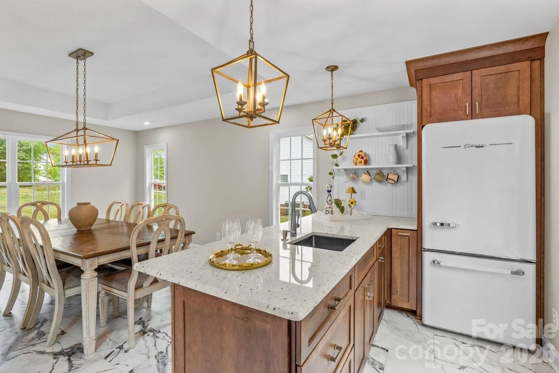 Photo of 596 Maple Ridge Circle