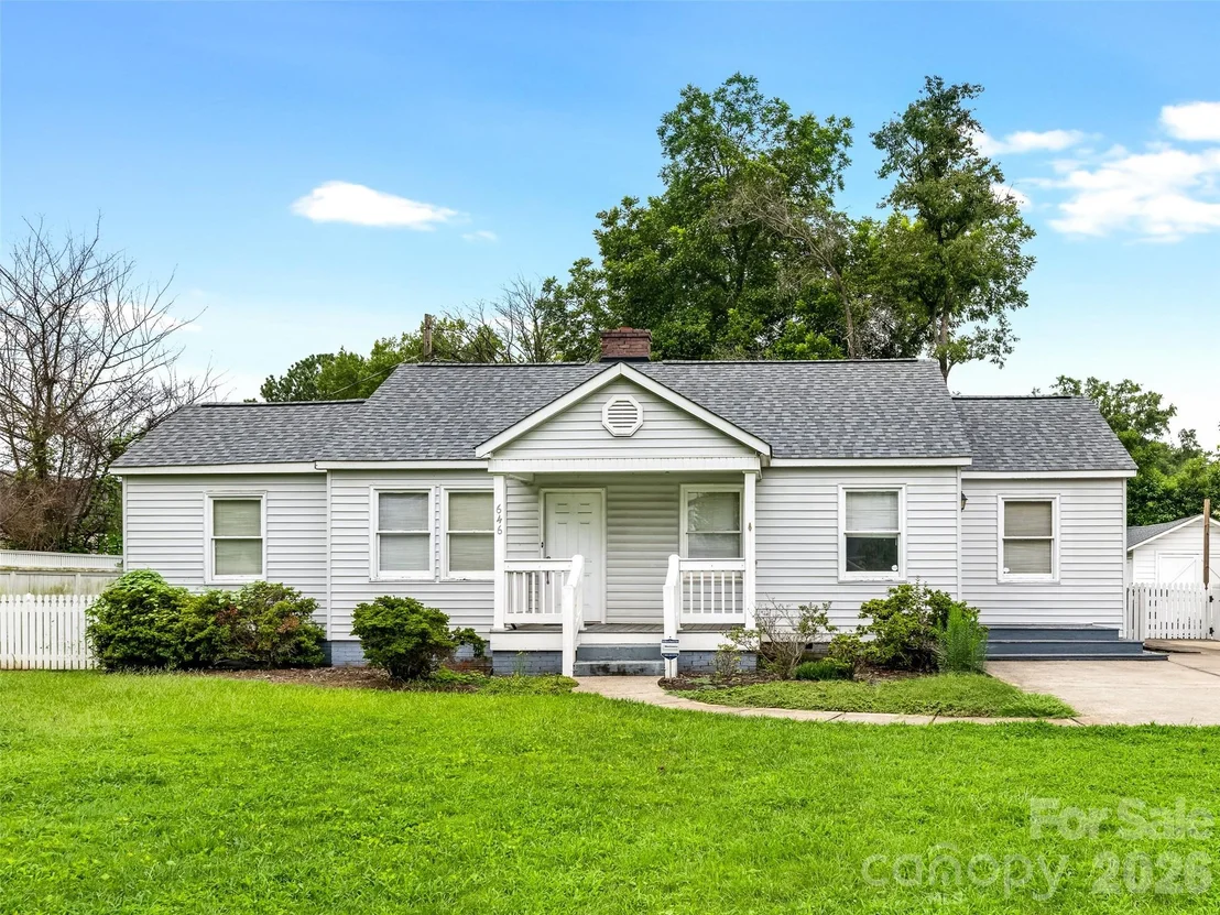 Photo of 646 Marsh Road