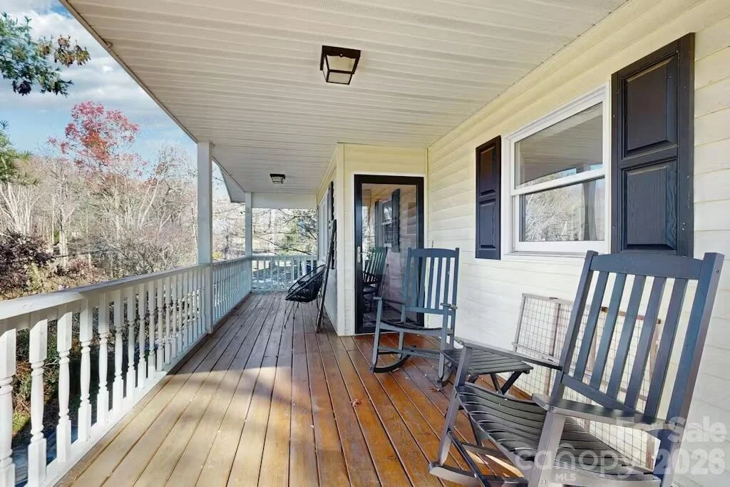 Photo of 121 Oak Terrace
