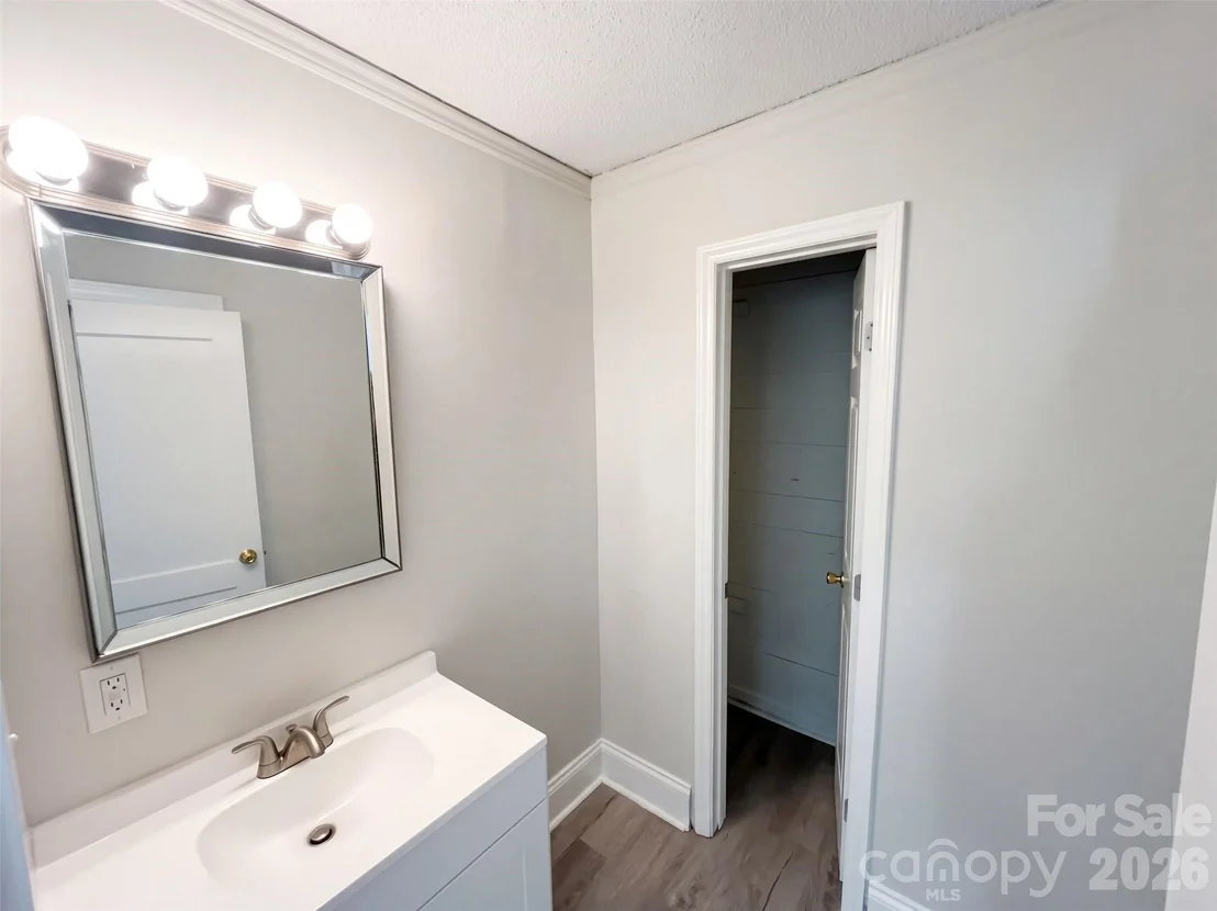 Photo of 905 3rd Street