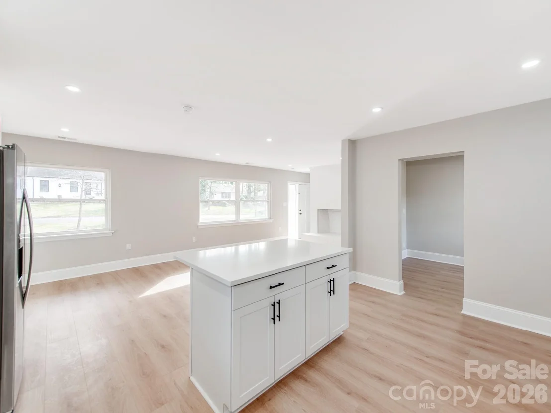 Photo of 2025 Birchcrest Drive