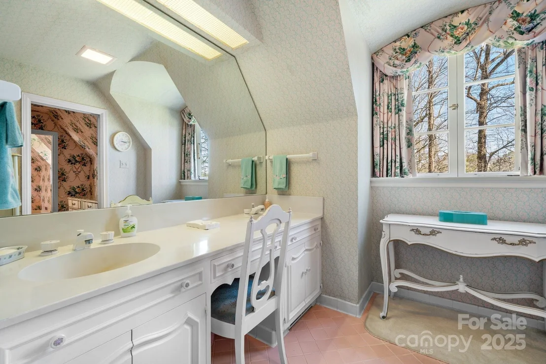Photo of 135 Claron Place SE
