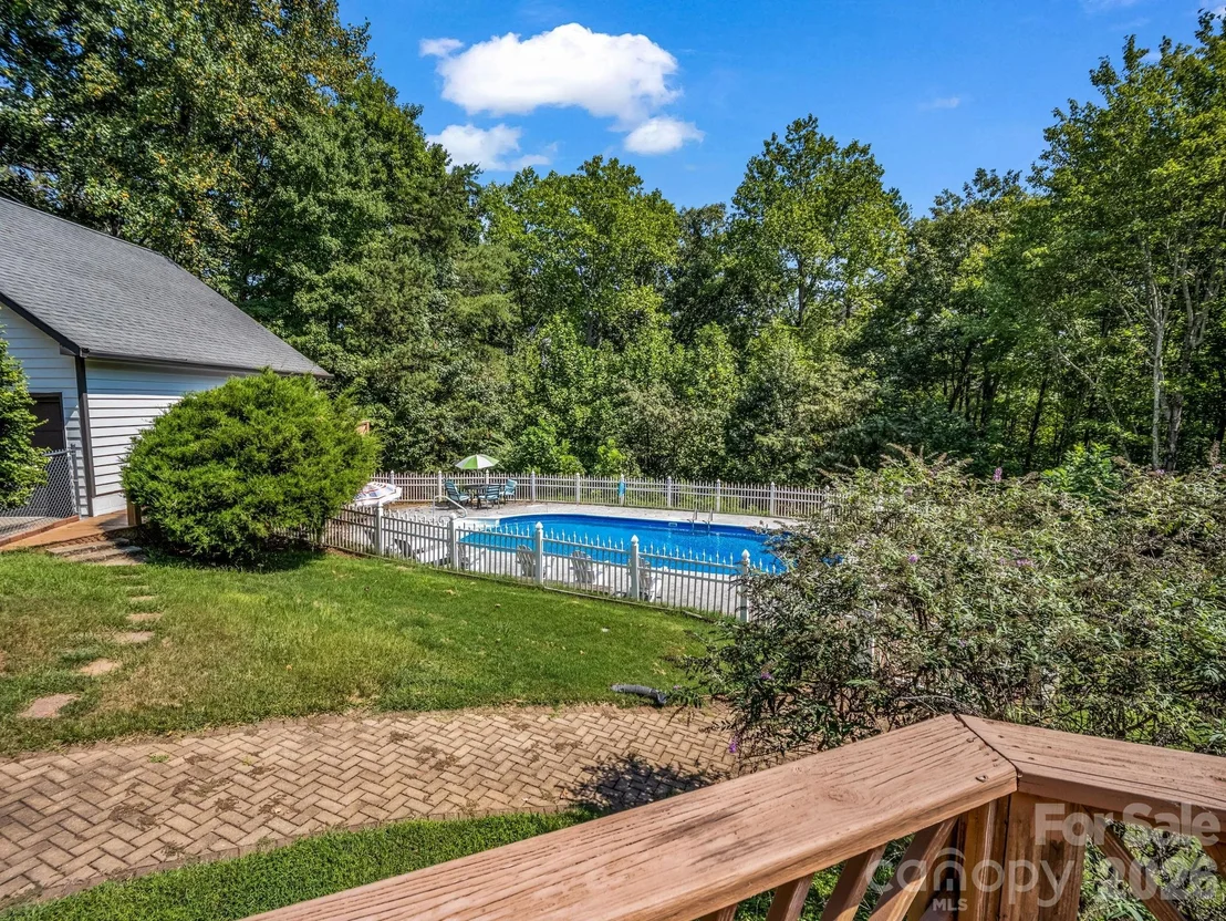 Photo of 215 Hillcrest Drive