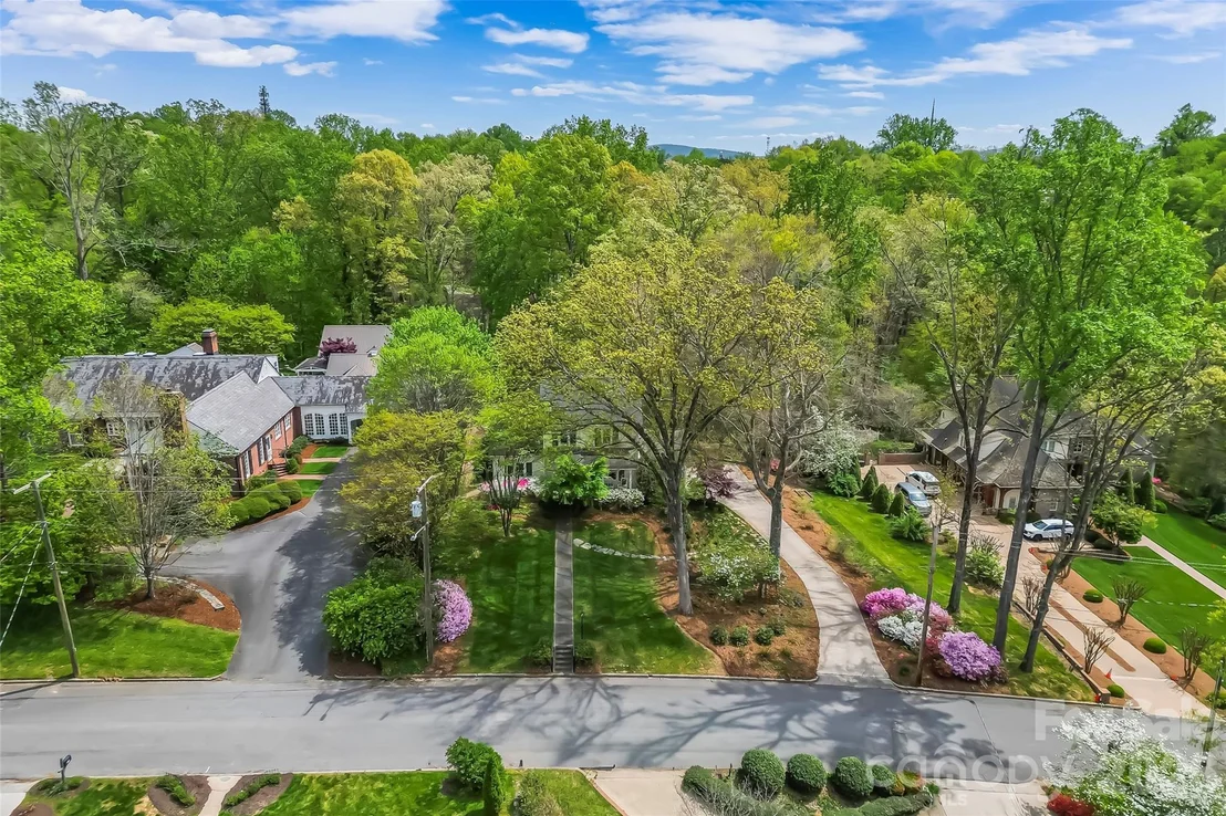 Photo of 115 Riverside Court