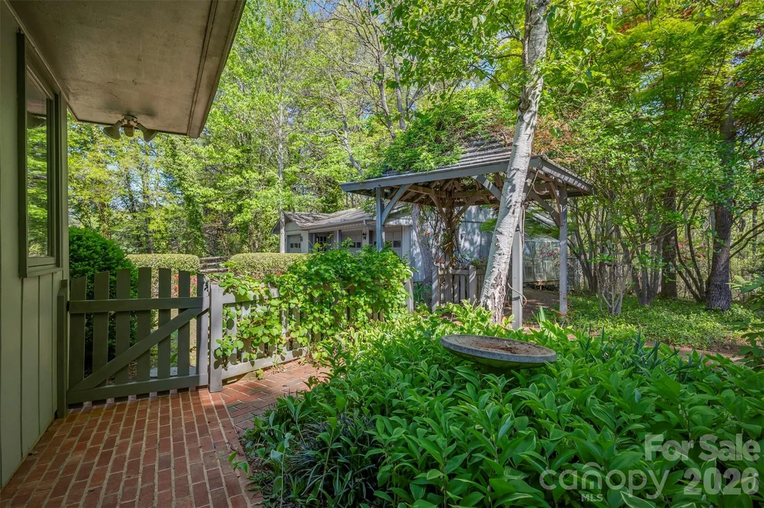 Photo of 176 Fox Run Lane