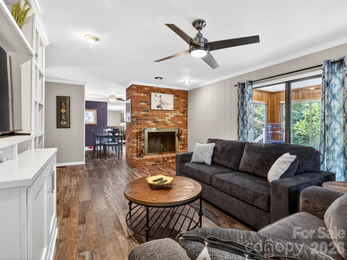 Photo of 707 Dogwood Trail