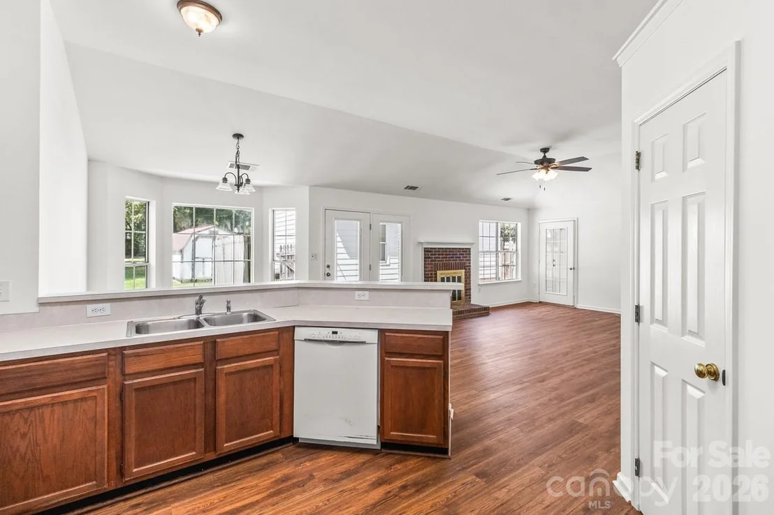 Photo of 739 Oakbluff Circle
