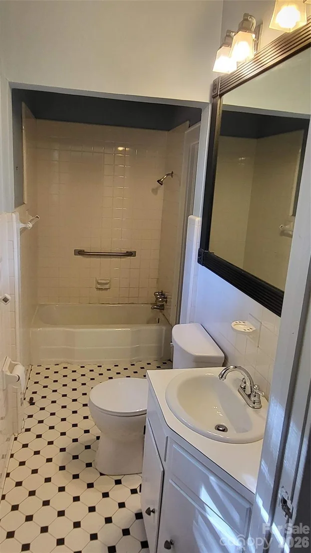 Photo of 504 Chesterfield Avenue