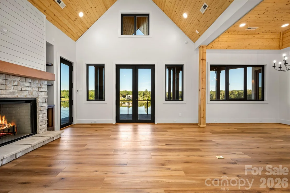 Photo of 438 Mapleton Lane