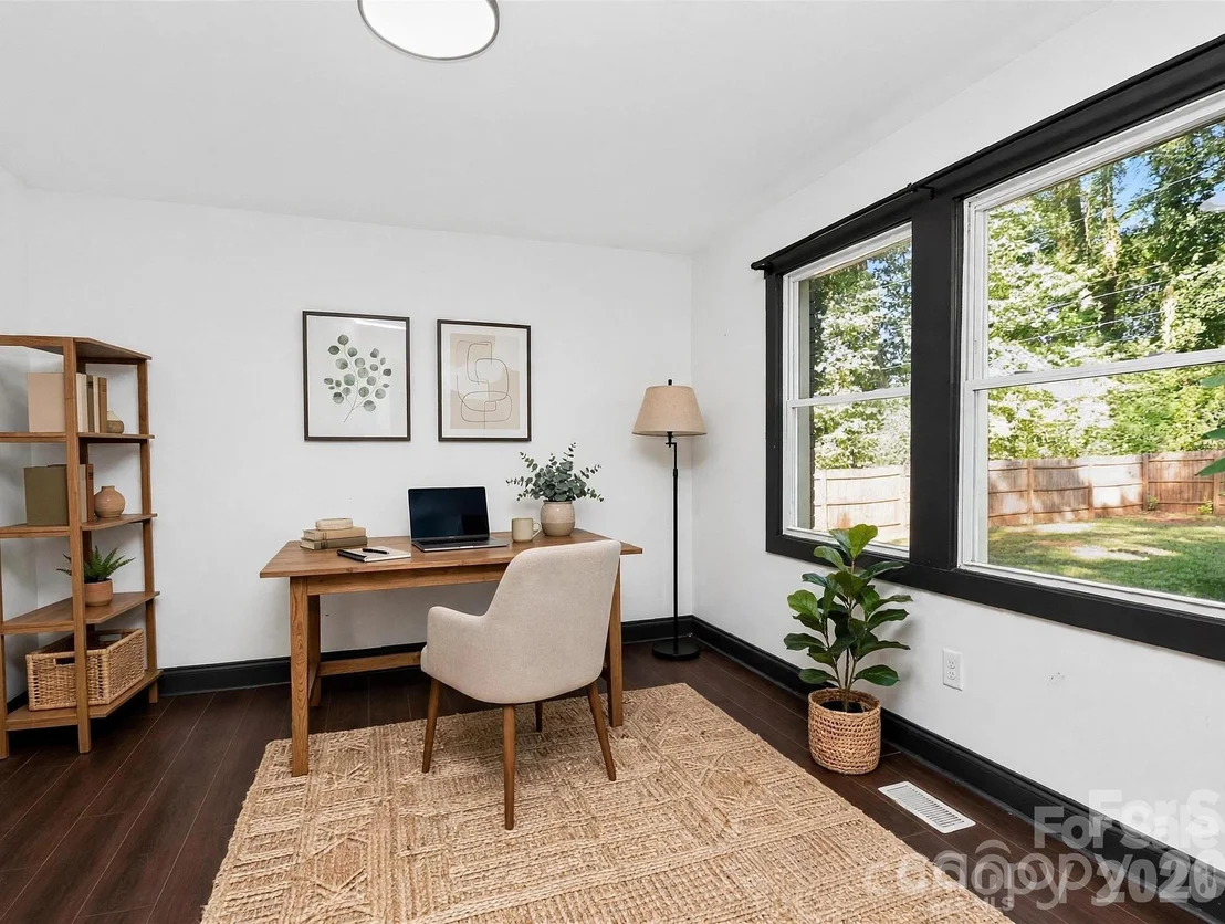 Photo of 2736 Royston Road