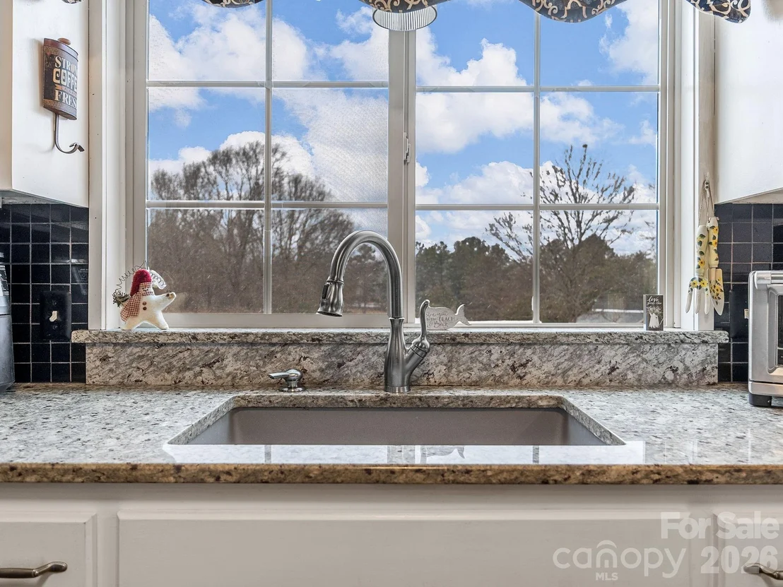 Photo of 1570 Roddy Road