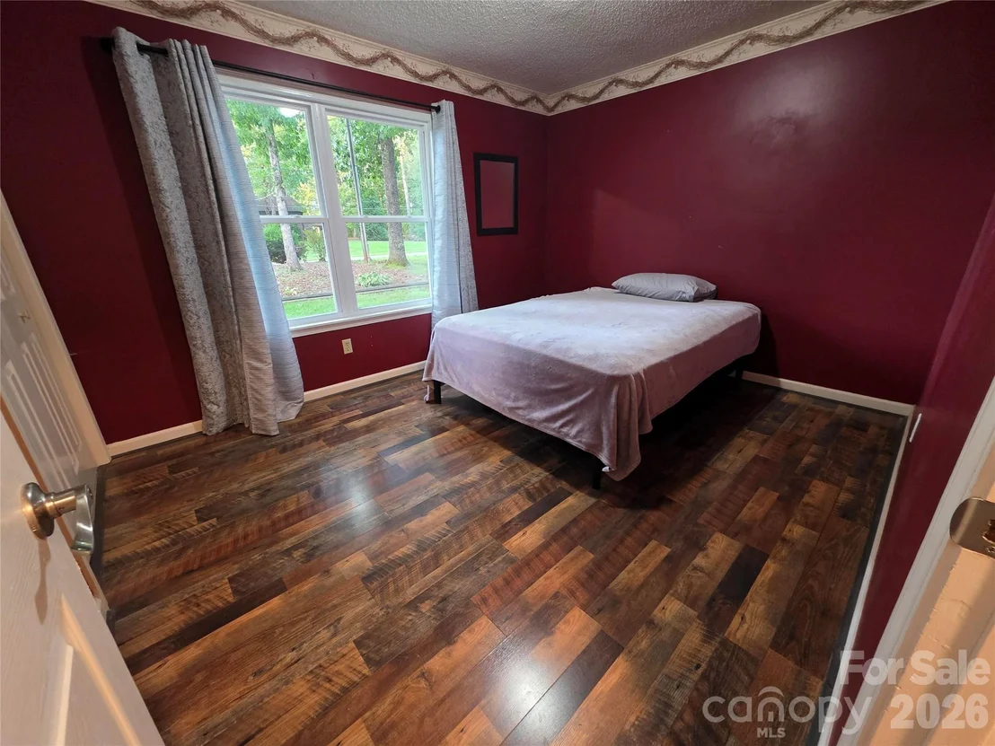 Photo of 1190 Landsdowne Drive