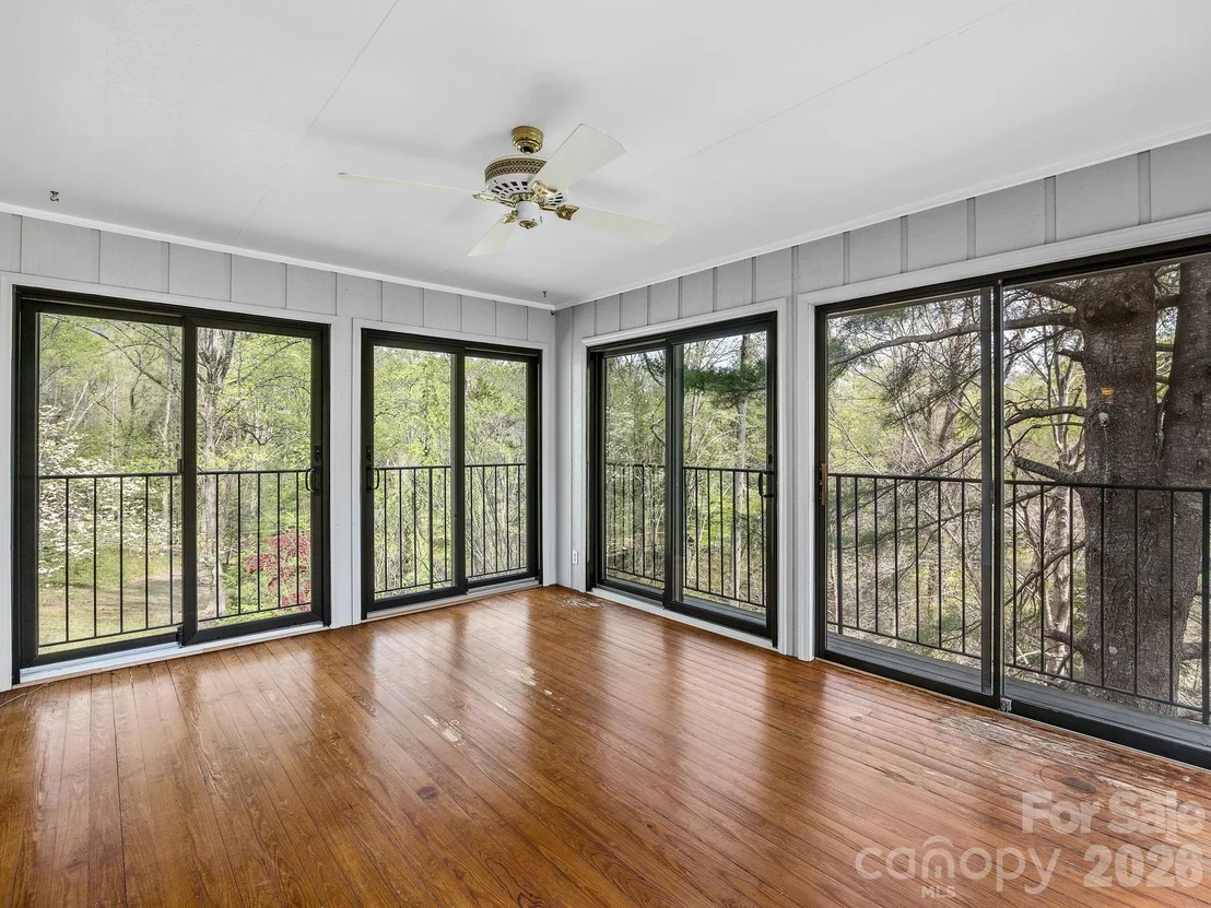 Photo of 140 Meadowlark Drive