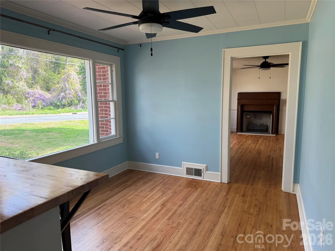 Photo of 1631 Maple Avenue