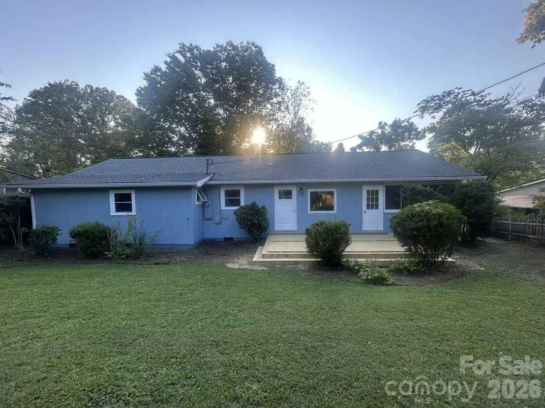 Photo of 1225 Pinebrook Circle