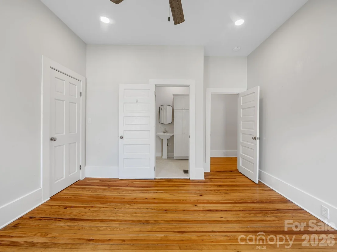 Photo of 143 Broadway Avenue