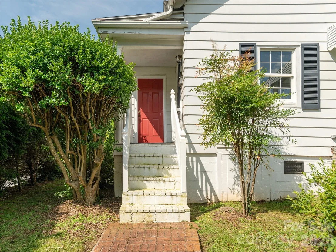 Photo of 34 Lockhart Road