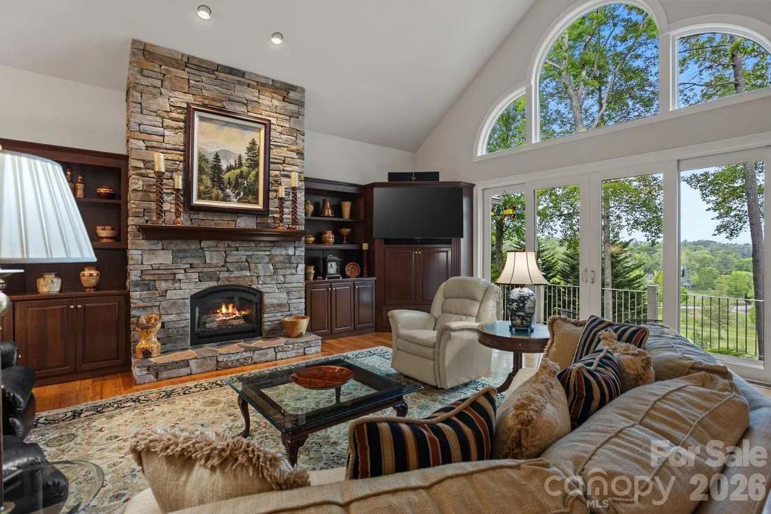 Photo of 209 Pineholt Lane