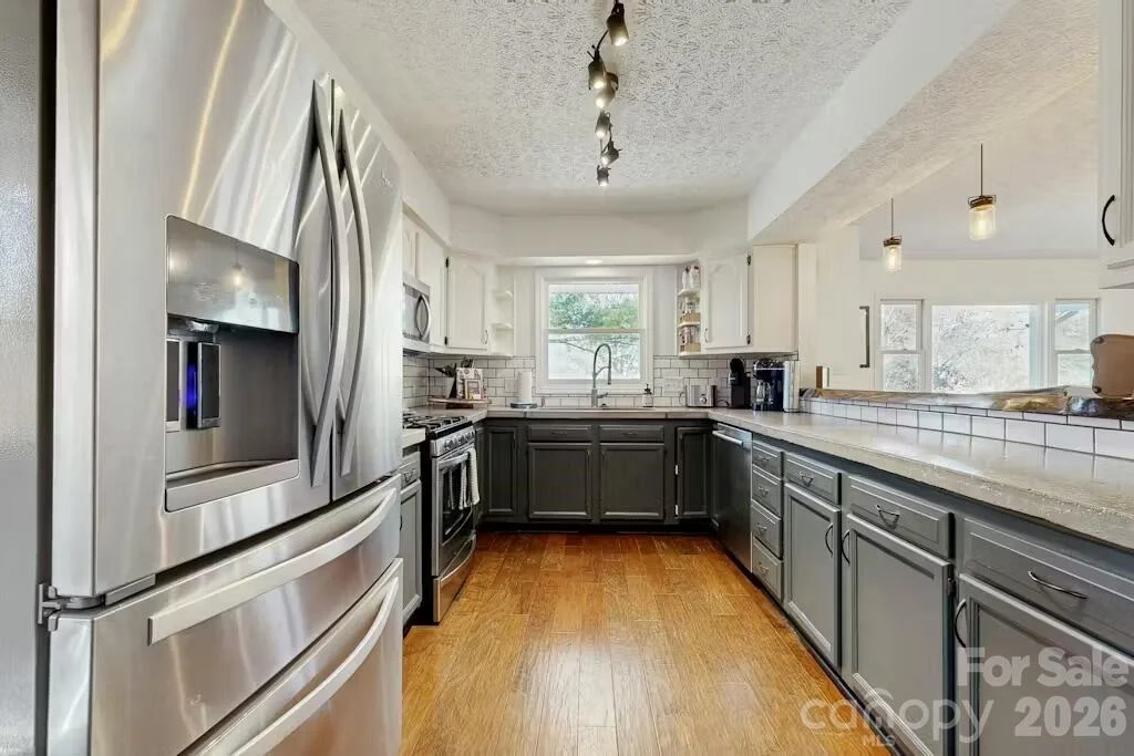Photo of 121 Oak Terrace