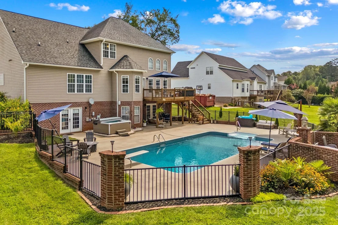 Photo of 415 Autumnlight Drive