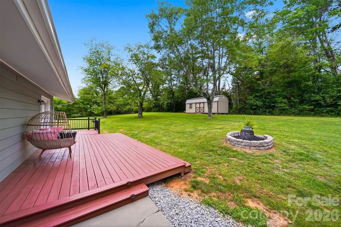 Photo of 2411 Robertson Lane