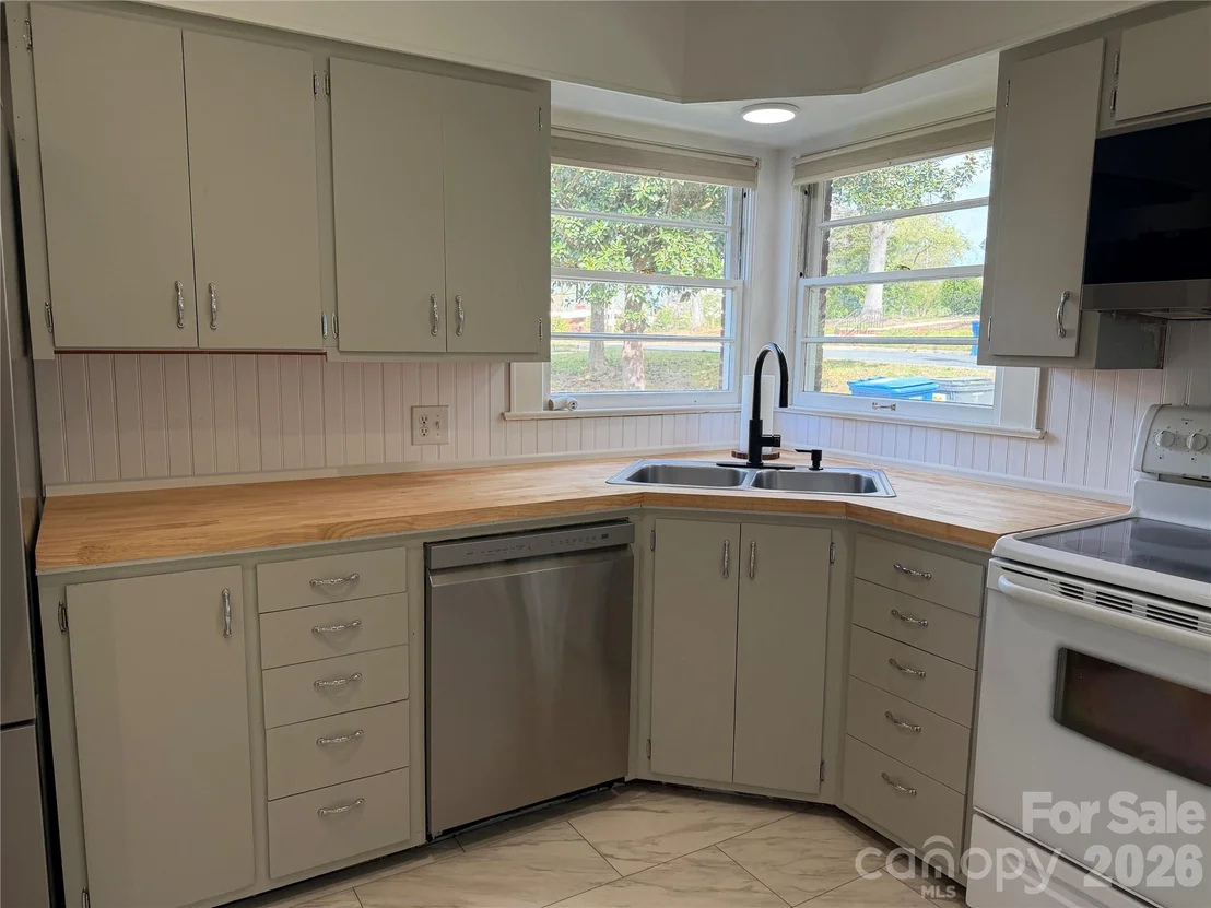 Photo of 1631 Maple Avenue