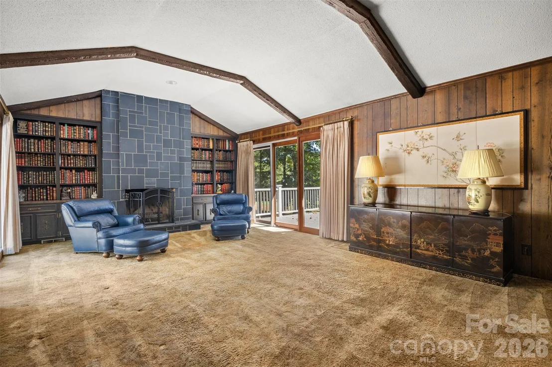 Photo of 600 Fairway Drive