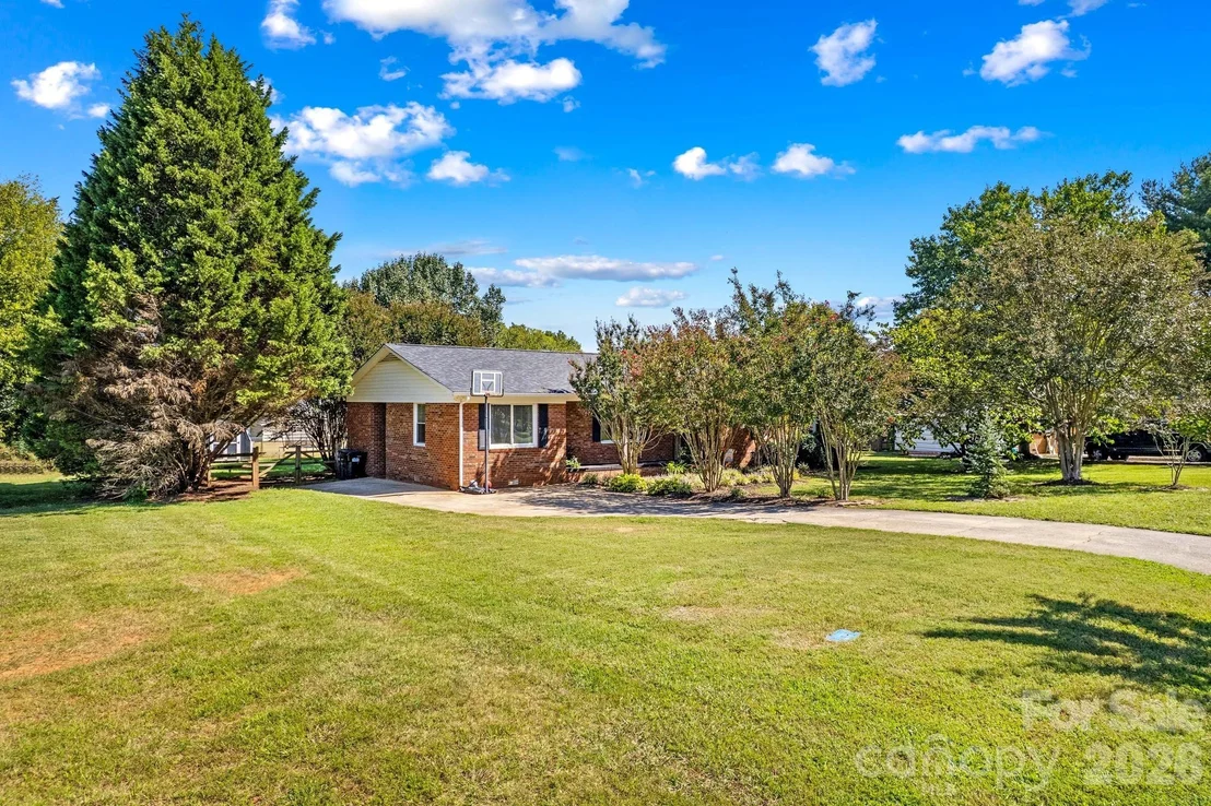 Photo of 230 E Old Farm Road