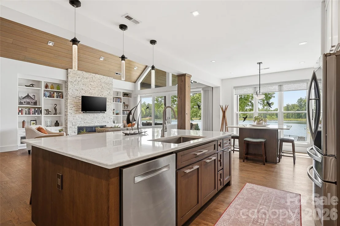 Photo of 984 Mapleton Lane
