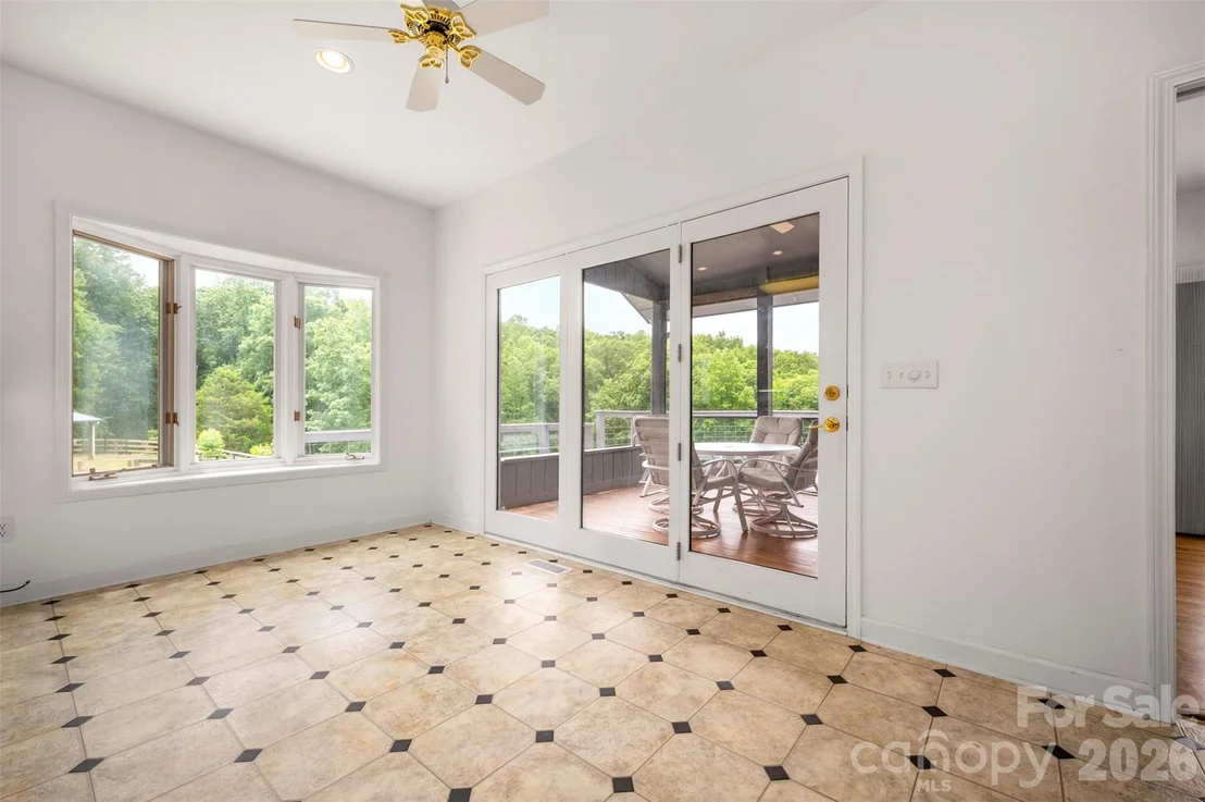 Photo of 441 Lower Ridgeview Road