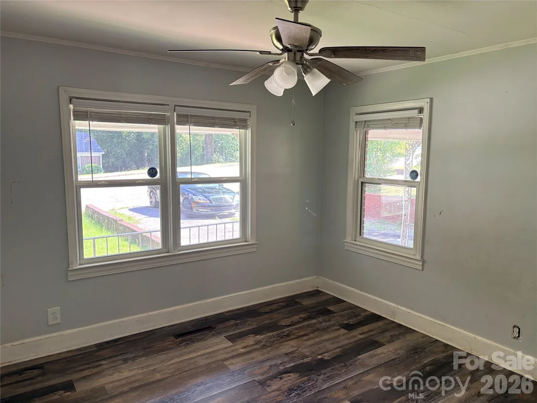 Photo of 711 Arthur Boulevard