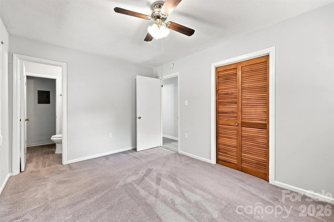 Photo of 728 Center Road
