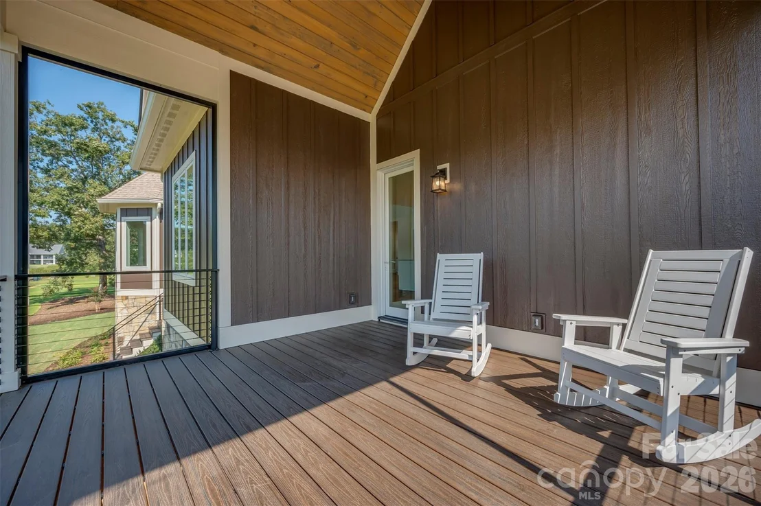Photo of 978 Mapleton Lane