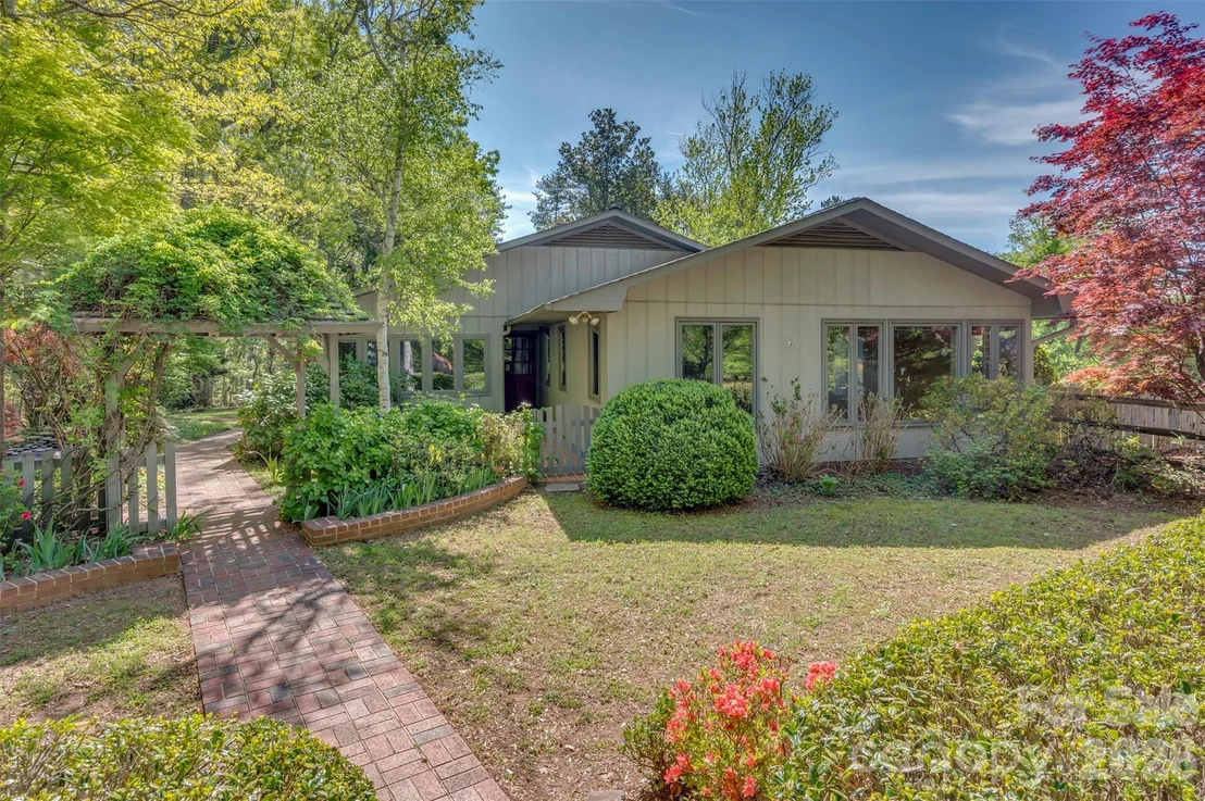 Photo of 176 Fox Run Lane