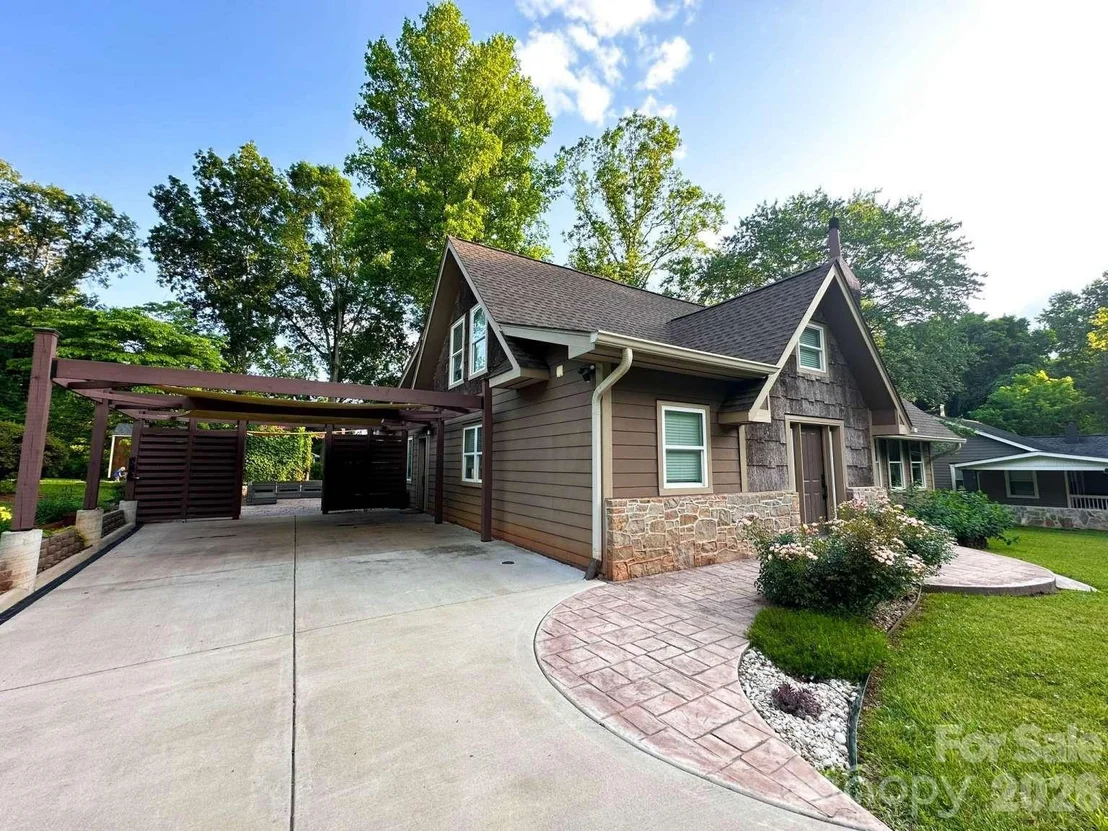 Photo of 141 Carnegie Road