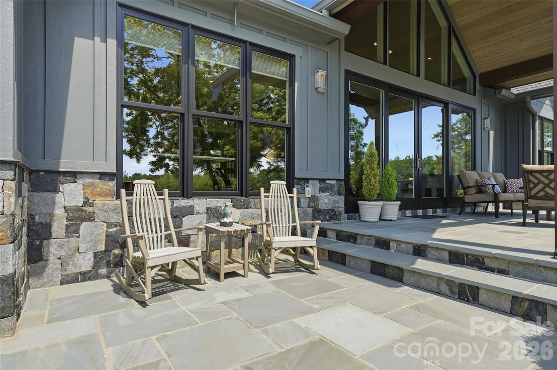 Photo of 984 Mapleton Lane